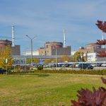 Запорожская АЭС попала под артиллерийский обстрел