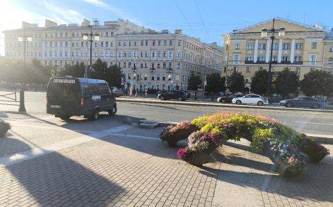 Рядом с метро Садовая в Петербурге умер мужчина