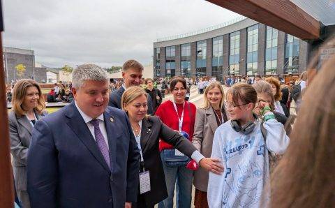 На Чемпионате высоких технологий студенты впечатлили Дронова своими разработками