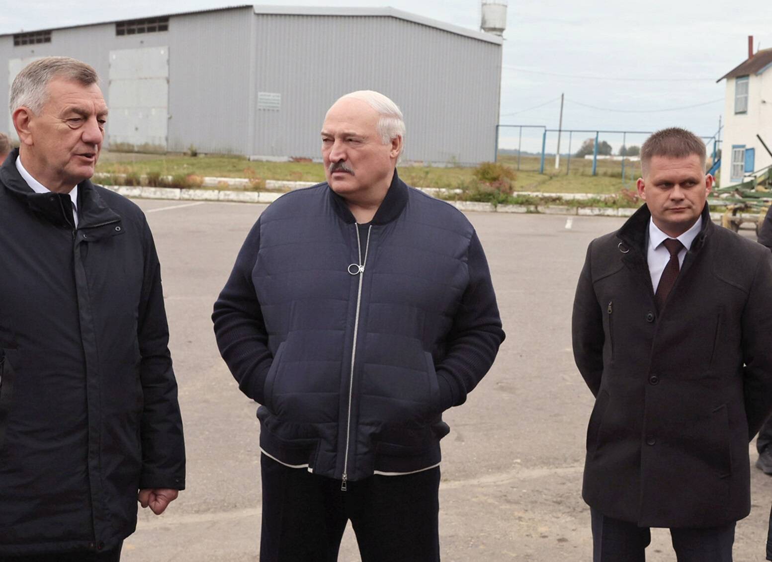 Лукашенко: на встрече с Путиным думали, как нам выжить в это непростое время