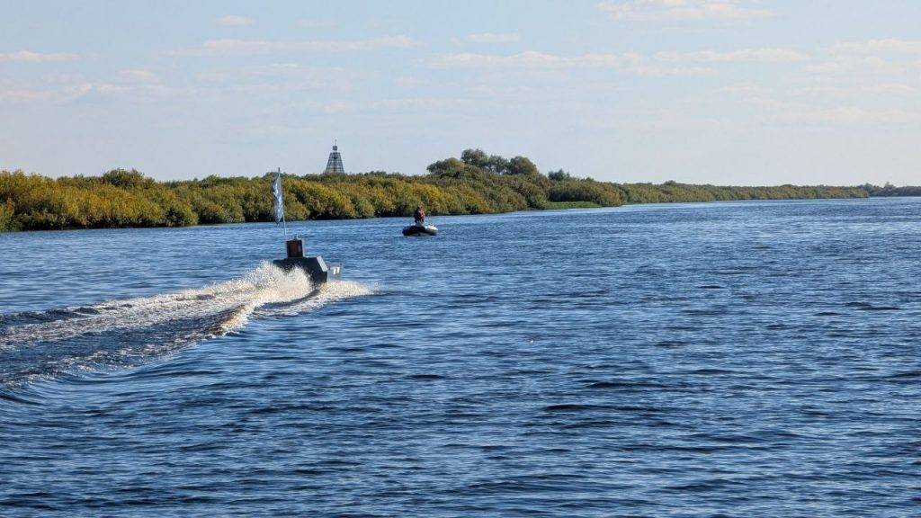 Беспилотник впервые доставил информационные материалы по воде в Новгородчине