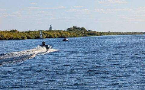 Беспилотник впервые доставил информационные материалы по воде в Новгородчине