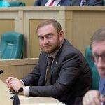 Пожизненно осужденный сенатор Арашуков хочет отправиться на СВО