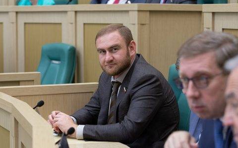 Пожизненно осужденный сенатор Арашуков хочет отправиться на СВО