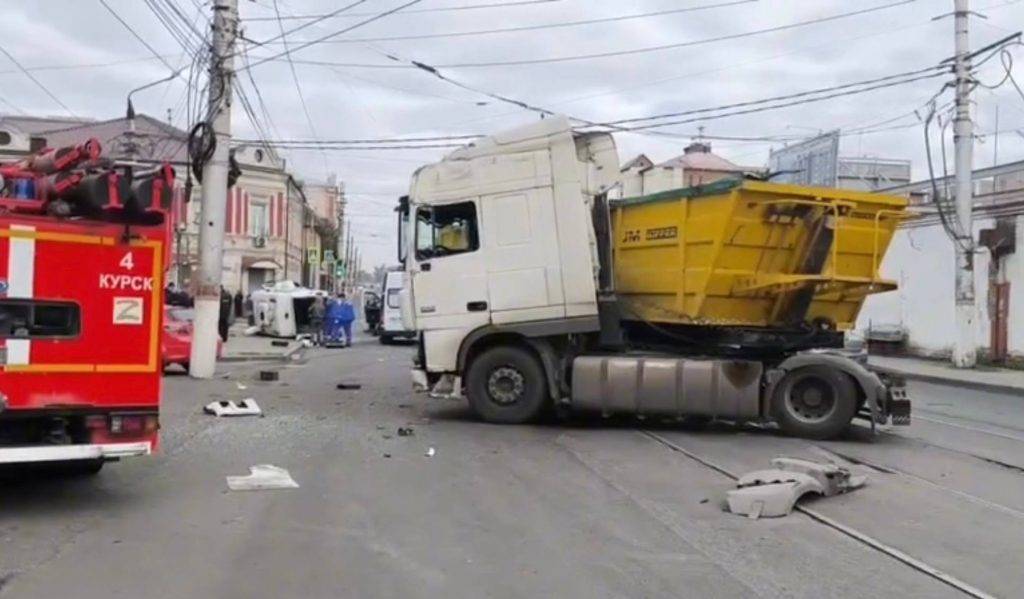 Фельдшер погиб в ДТП с грузовиком в Курске