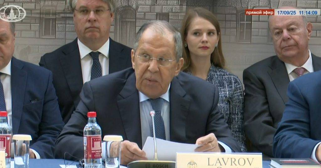 Лавров: РФ будет рассматривать миротворцев на Украине как оккупантов