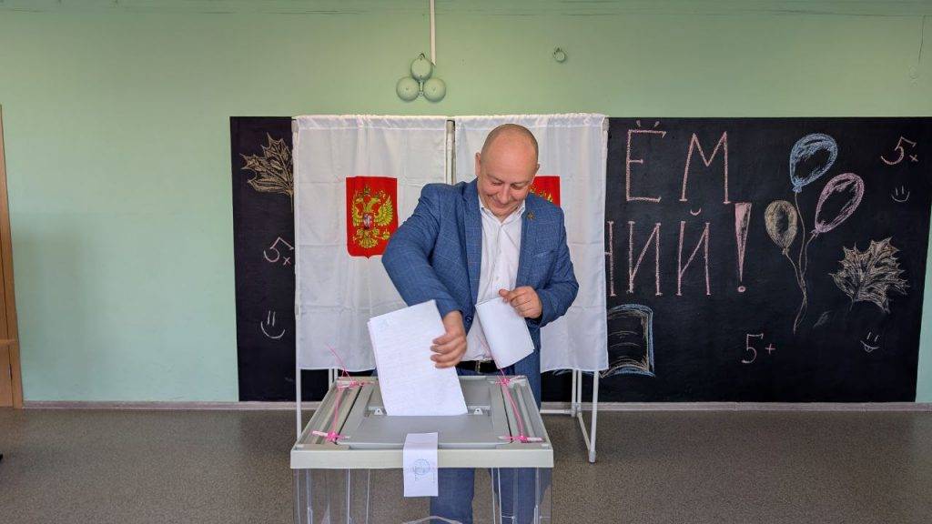 Третий кандидат в губернаторы проголосовал в Новгородской области