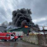 Крупный пожар на складе во Владивостоке унес жизнь человека