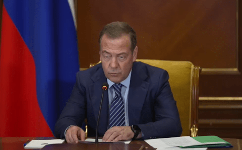 Медведев: чужеродные виды могут использовать как оружие против РФ