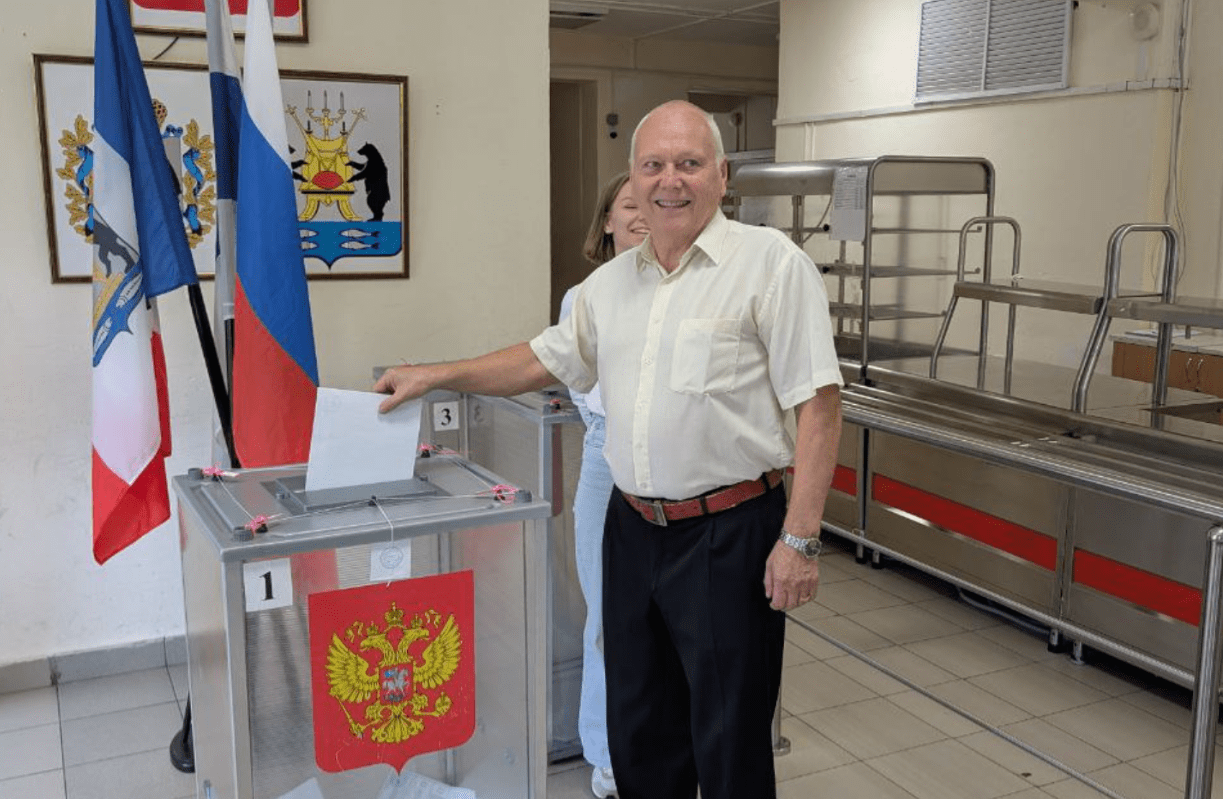 В Новгороде проголосовал еще один кандидат в губернаторы области