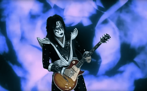 Легендарный гитарист «Эйс» Фрейли из KISS умер на 75-ом году жизни