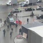 Полиция разбирается в массовой драке лопатами в московском ЖК «Прокшино» Полиция разбирается в массовой драке лопатами в московском ЖК «Прокшино»