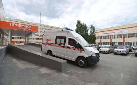 В Екатеринбурге 12 школьников увезли в больницу из лицея