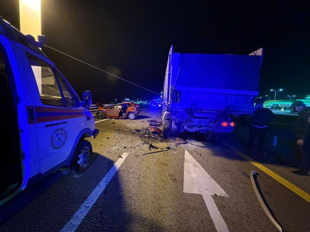 Семья из трех человек погибла в ДТП с фурой в Крыму