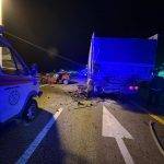 Семья из трех человек погибла в ДТП с фурой в Крыму Семья из трех человек погибла в ДТП с фурой в Крыму