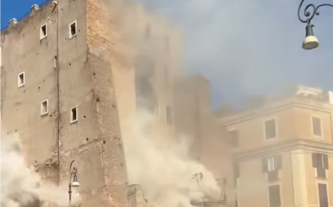 В Риме обвалилась древняя башня, под завалами ищут её ремонтников