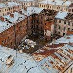 Дырявые крыши и рухнувшие стены: почему капремонт в Петербурге становится угрозой для жизни