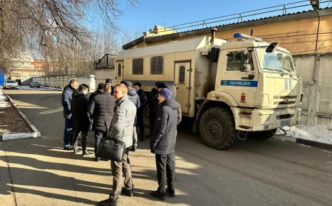 Мавзолей на Троекуровском и атака на РосНОУ: хроники вседозволенности клана Сусанян