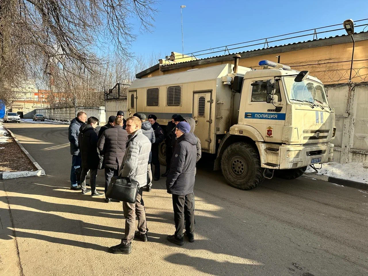 Мавзолей на Троекуровском и атака на РосНОУ: хроники вседозволенности клана Сусанян