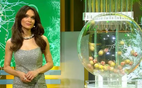 Новый год с миллиардом: трое игроков разделили суперприз «Русского лото»