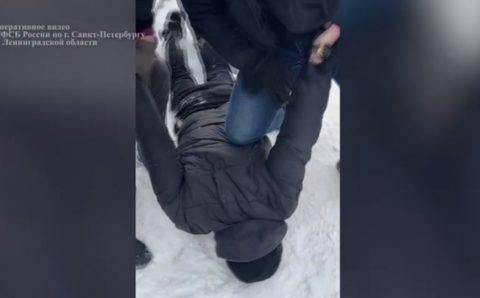 Петербургские фсбшники задержали мужчину, пытавшегося купить права в ГАИ