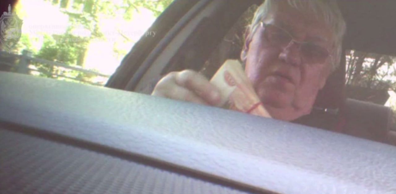 Пенсионер, продававший компоненты вертолетов иностранцу, получил 5 лет условно