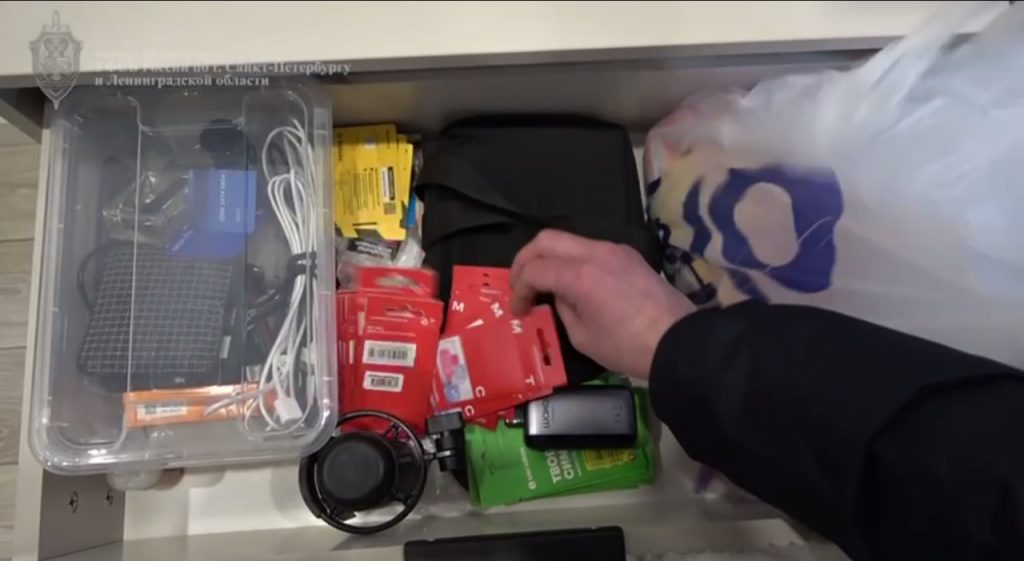 Петербургские оперативники задержали парня, активировавшего SIM-карты