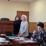 Закон или родня: в новгородском суде решается судьба сироты Ники