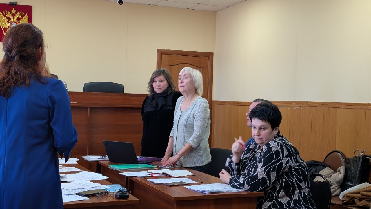 Закон или родня: в новгородском суде решается судьба сироты Ники