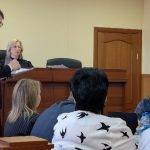 Суд признал законным передачу 2-летней сироты Ники в семью главы Солецкого округа