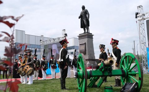 Губернатор Новгородской области Дронов напомнил о дне рождения Державина 