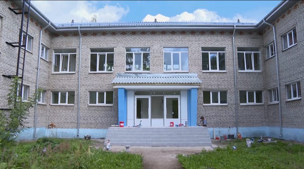 Губернатор Новгородской области Дронов оценил готовность детсада в Пестове