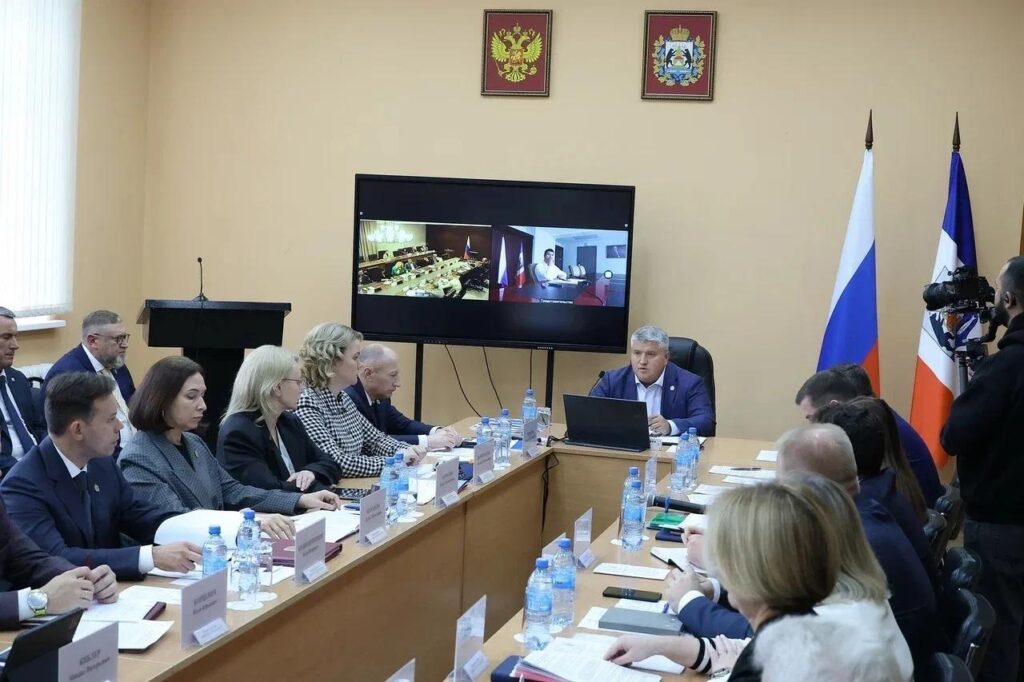 Дронов поручил отремонтировать дорогу в Неболчах за 11 млн рублей