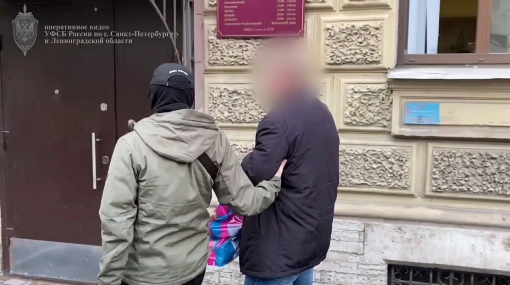 ФСБ Петербурга пресекла канал незаконной миграции с фиктивным учетом иностранцев
