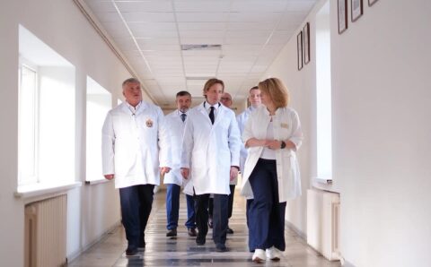 Дронов анонсировал реконструкцию зимнего сада в новгородской детской больнице