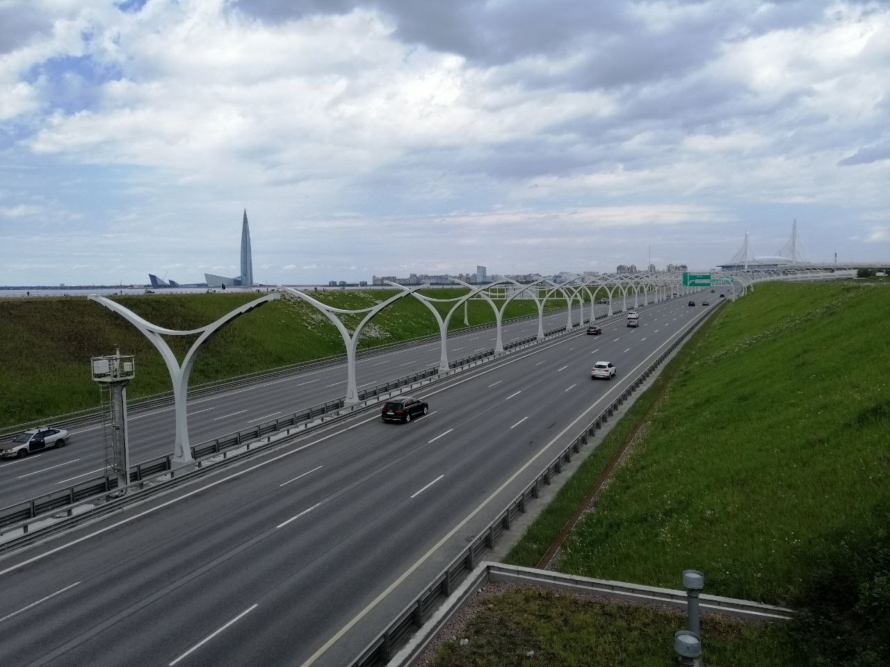 В Петербурге перекрыли центральный участок ЗСД после ночной атаки беспилотников